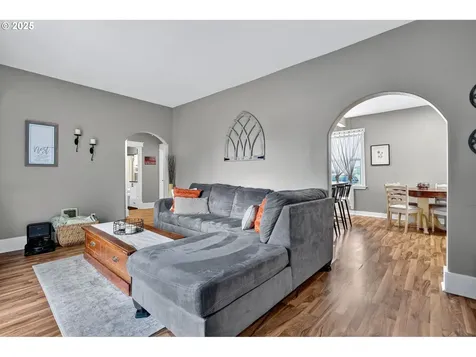 10941 Main Street NE Donald OR 97020