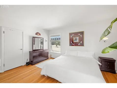 1811 NW Couch Street Portland OR 97209