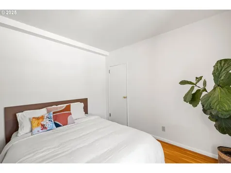 1811 NW Couch Street Portland OR 97209