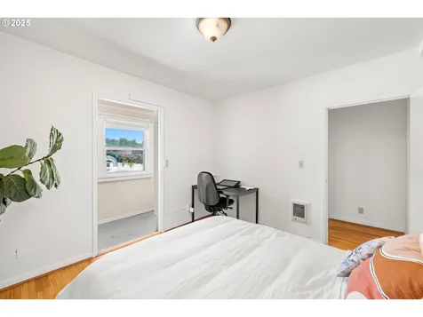 1811 NW Couch Street Portland OR 97209