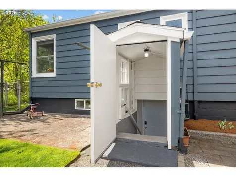 8976 N Mckenna Avenue Portland OR 97203