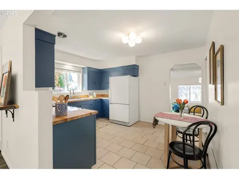 11745 SE Taylor Street Portland OR 97216