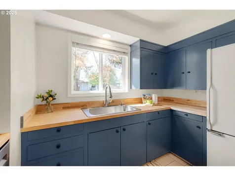 11745 SE Taylor Street Portland OR 97216