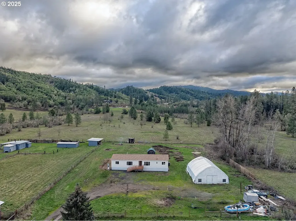 1330 Glenbrook Loop Road Riddle OR 97469
