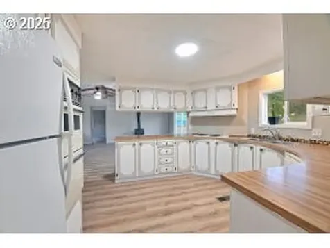 1330 Glenbrook Loop Road Riddle OR 97469