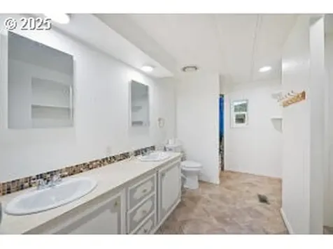1330 Glenbrook Loop Road Riddle OR 97469