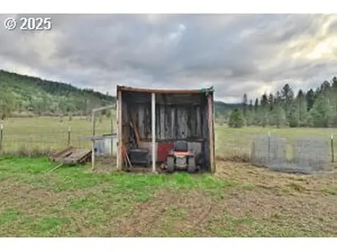 1330 Glenbrook Loop Road Riddle OR 97469