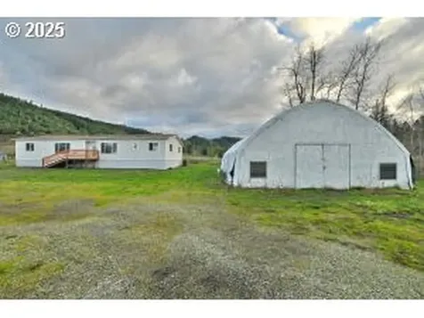 1330 Glenbrook Loop Road Riddle OR 97469