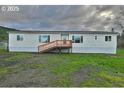 1330 Glenbrook Loop Road Riddle OR 97469