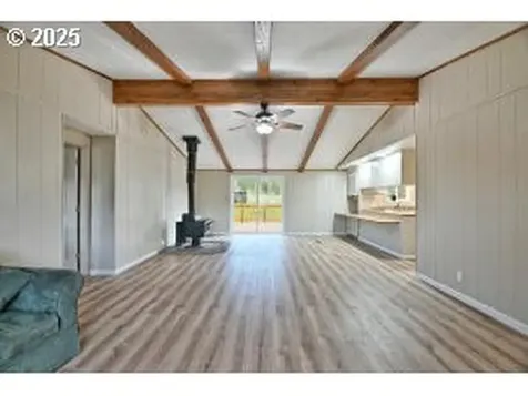 1330 Glenbrook Loop Road Riddle OR 97469
