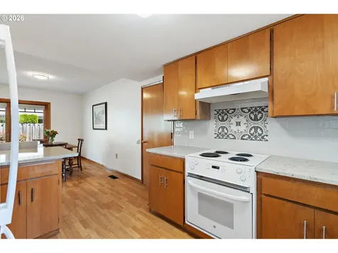 15685 SW Queen Victoria Place Portland OR 97224