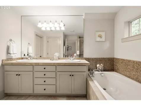 5077 W Sunset Drive Lake Oswego OR 97035