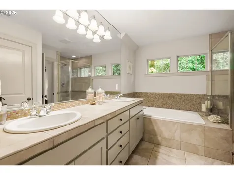 5077 W Sunset Drive Lake Oswego OR 97035