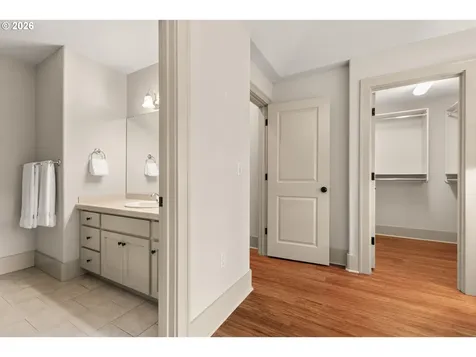 5077 W Sunset Drive Lake Oswego OR 97035