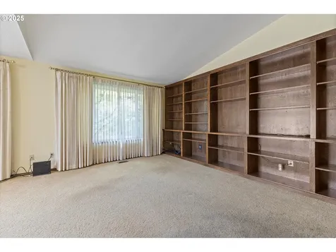 10340 SW 41st Avenue Portland OR 97219