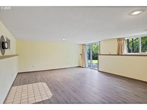 10340 SW 41st Avenue Portland OR 97219