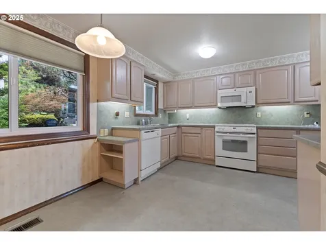 10340 SW 41st Avenue Portland OR 97219