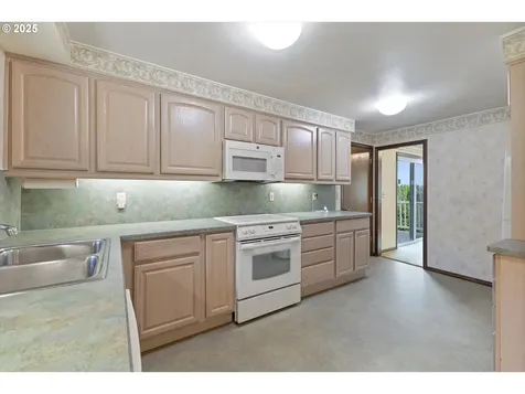 10340 SW 41st Avenue Portland OR 97219