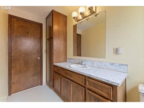10340 SW 41st Avenue Portland OR 97219