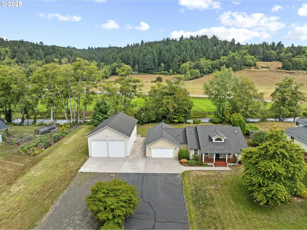 16 Monroe Drive Cathlamet WA 98612