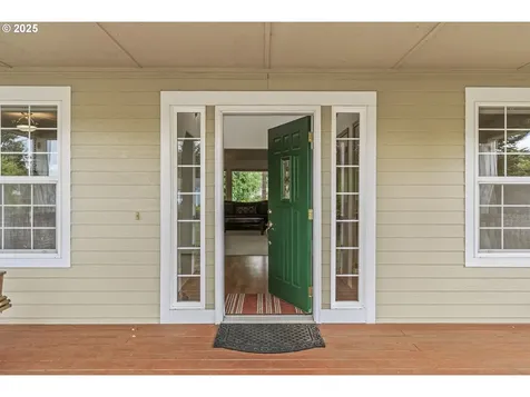 16 Monroe Drive Cathlamet WA 98612