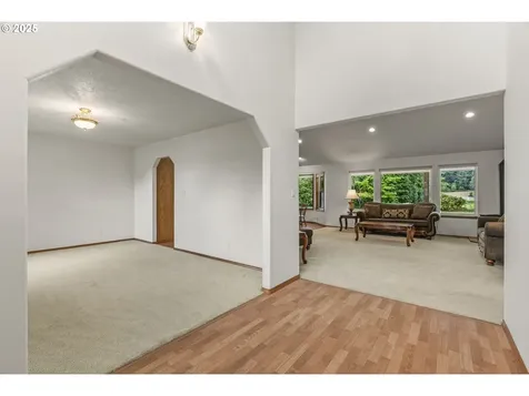 16 Monroe Drive Cathlamet WA 98612
