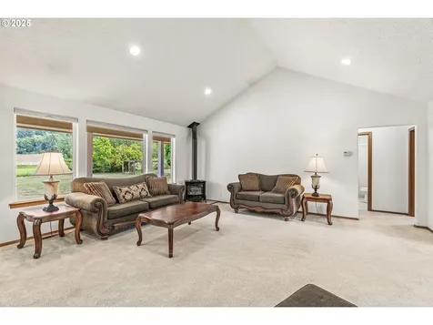 16 Monroe Drive Cathlamet WA 98612