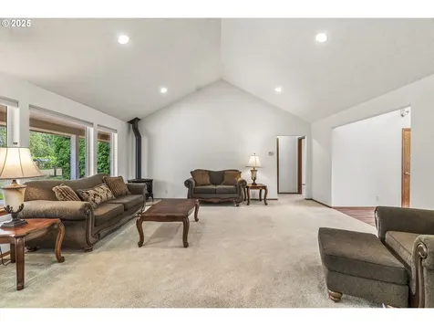 16 Monroe Drive Cathlamet WA 98612