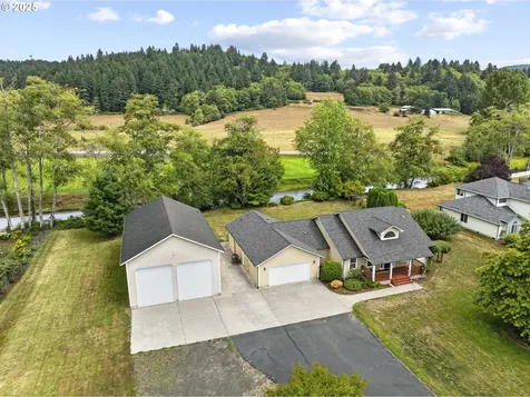 16 Monroe Drive Cathlamet WA 98612