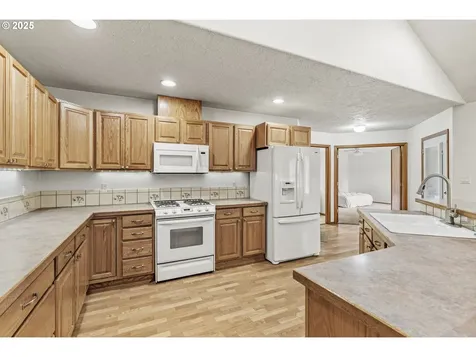 16 Monroe Drive Cathlamet WA 98612