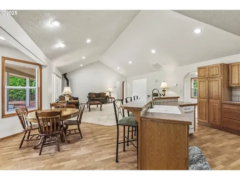 16 Monroe Drive Cathlamet WA 98612