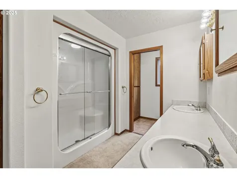 16 Monroe Drive Cathlamet WA 98612