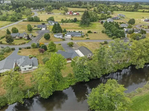 16 Monroe Drive Cathlamet WA 98612