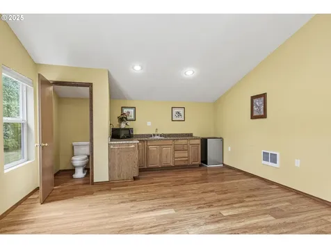 16 Monroe Drive Cathlamet WA 98612