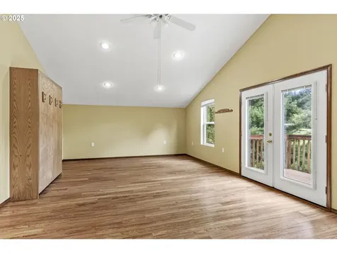 16 Monroe Drive Cathlamet WA 98612