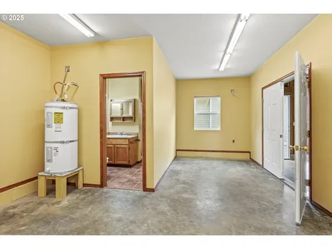 16 Monroe Drive Cathlamet WA 98612