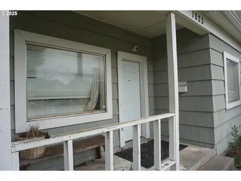 1023 E Street Centralia WA 98531