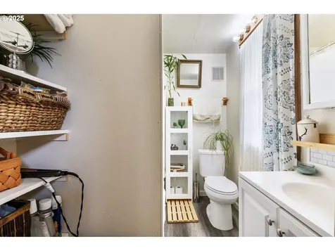 5715 SE 83rd Avenue Portland OR 97266