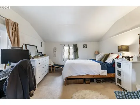 5715 SE 83rd Avenue Portland OR 97266