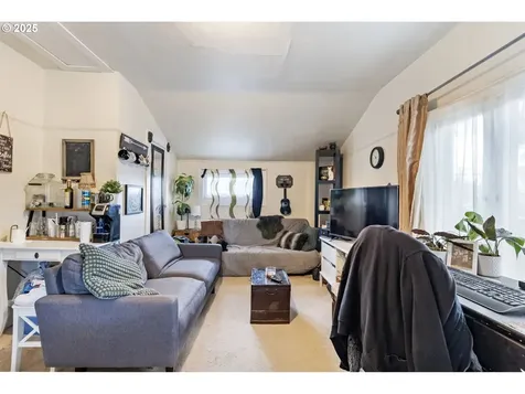 5715 SE 83rd Avenue Portland OR 97266