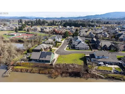 395 Ironwood Loop Creswell OR 97426