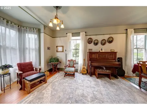369 37th Street Astoria OR 97103