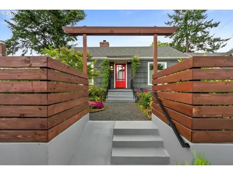 5722 N Vancouver Avenue Portland OR 97217