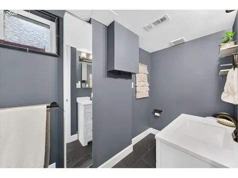 5722 N Vancouver Avenue Portland OR 97217