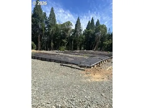570 Tunnel Road Glendale OR 97442