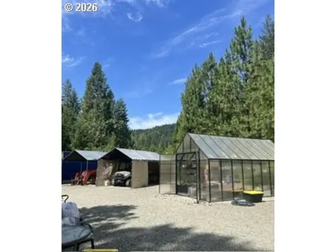 570 Tunnel Road Glendale OR 97442
