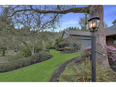 5147 Solar Heights Drive Eugene OR 97405