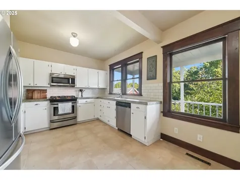 3516 SW 1st Avenue Portland OR 97239