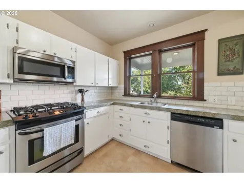 3516 SW 1st Avenue Portland OR 97239