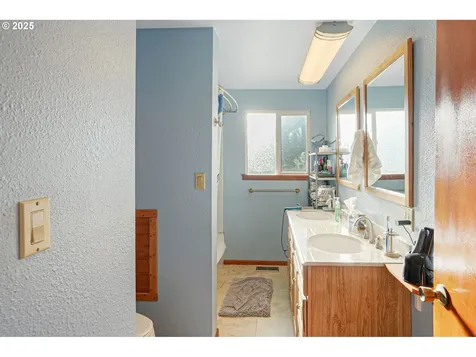 5953 Davis Creek Road NE Silverton OR 97381